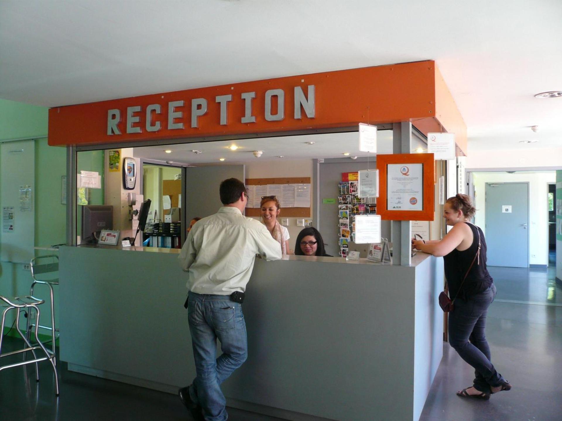 Auberge De Jeunesse Hi Grenoble Échirolles Екстериор снимка