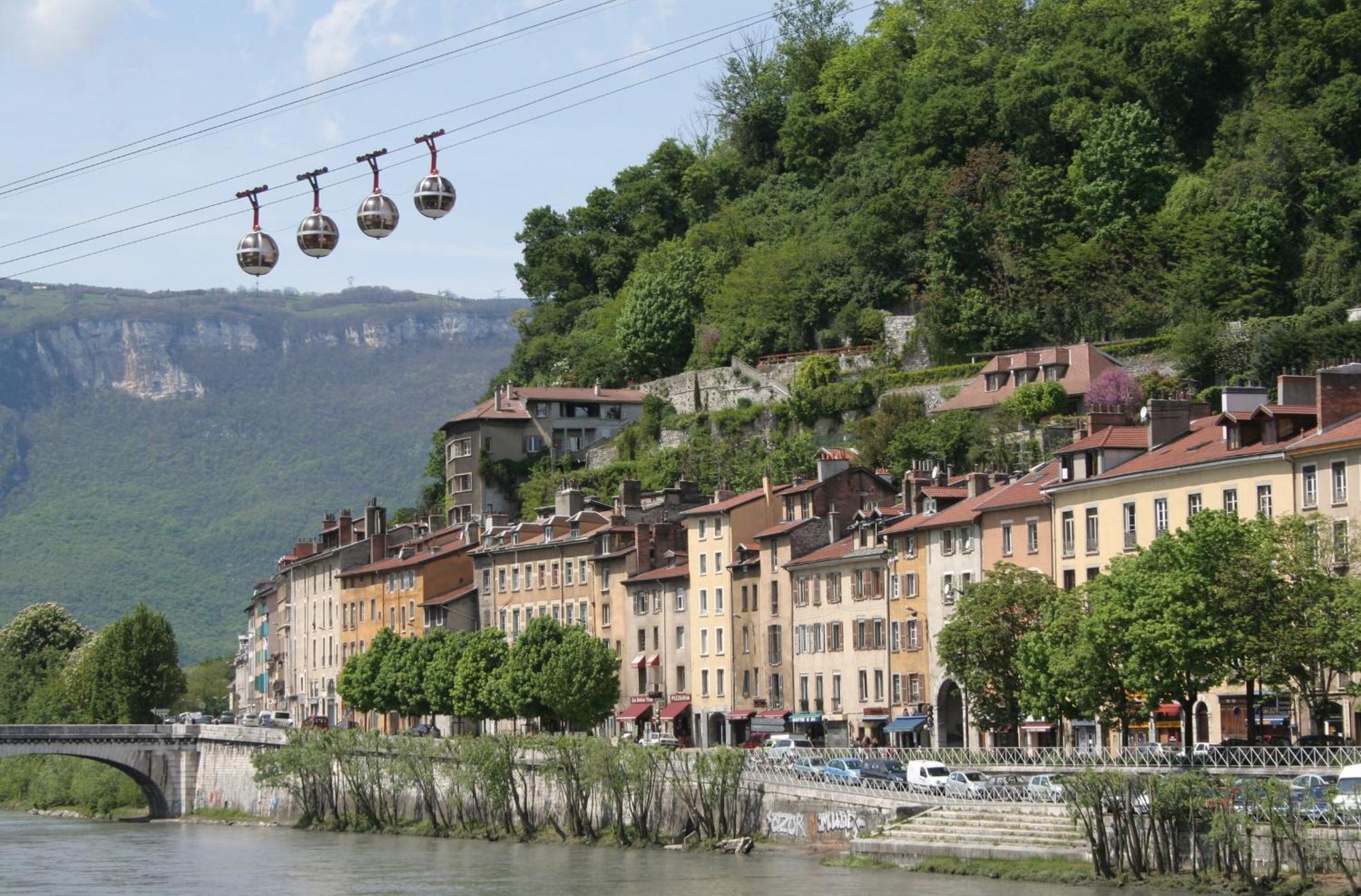 Auberge De Jeunesse Hi Grenoble Échirolles Екстериор снимка